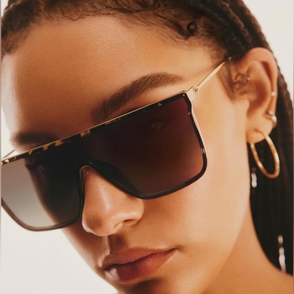 NWT! QUAY SUNGLASSES! I LOVE THESE SHADES! SUPER AWESOME! ALL QUAY COMES W/CASE! - Picture 3 of 6